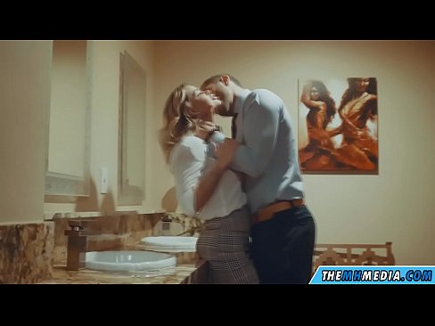 ❤️ Döşlü sarışın sizi ictimai tualetdə aldatdıqda ❤️❌ Anal porno bizdə ☑